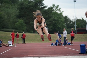 Charlyn (W15) beim 4,95 m Sprung